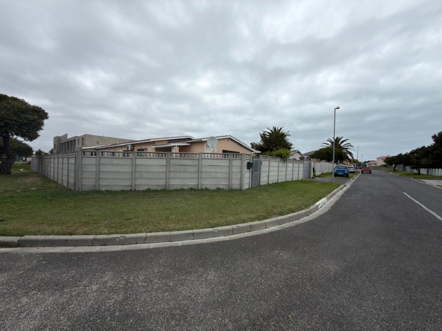 3 Bedroom Property for Sale in Sanddrift Western Cape